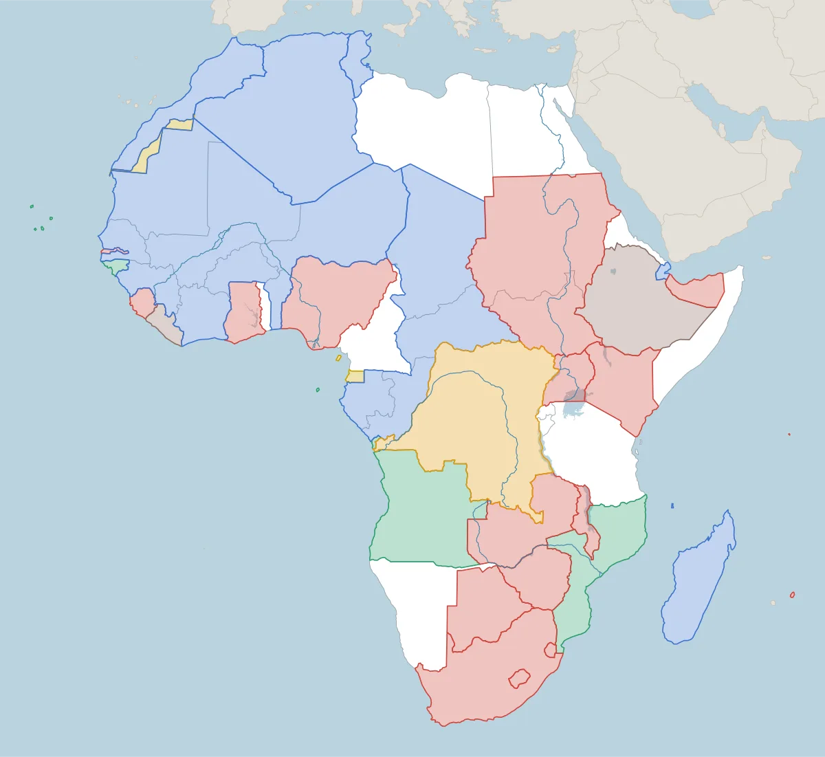 1950年のアフリカ。植民地と独立国を支配国ごとに色分けした地図